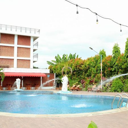 Thong'S Inn Hotel Kualanamu Медан Экстерьер фото