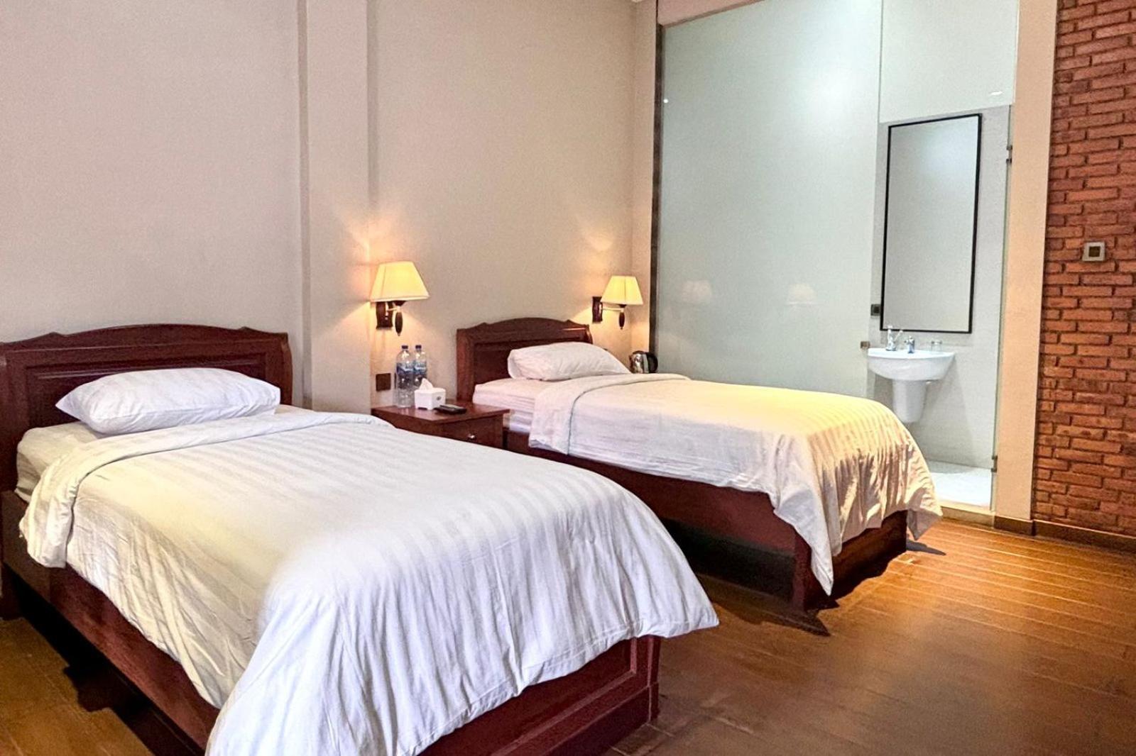 Thong'S Inn Hotel Kualanamu Медан Экстерьер фото
