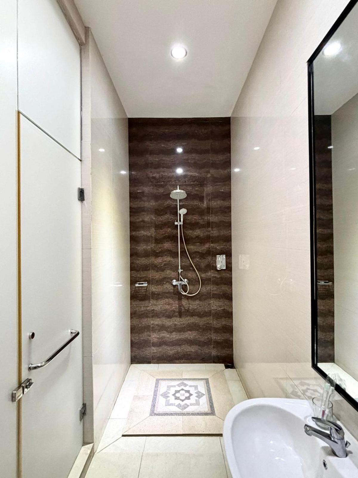 Thong'S Inn Hotel Kualanamu Медан Экстерьер фото