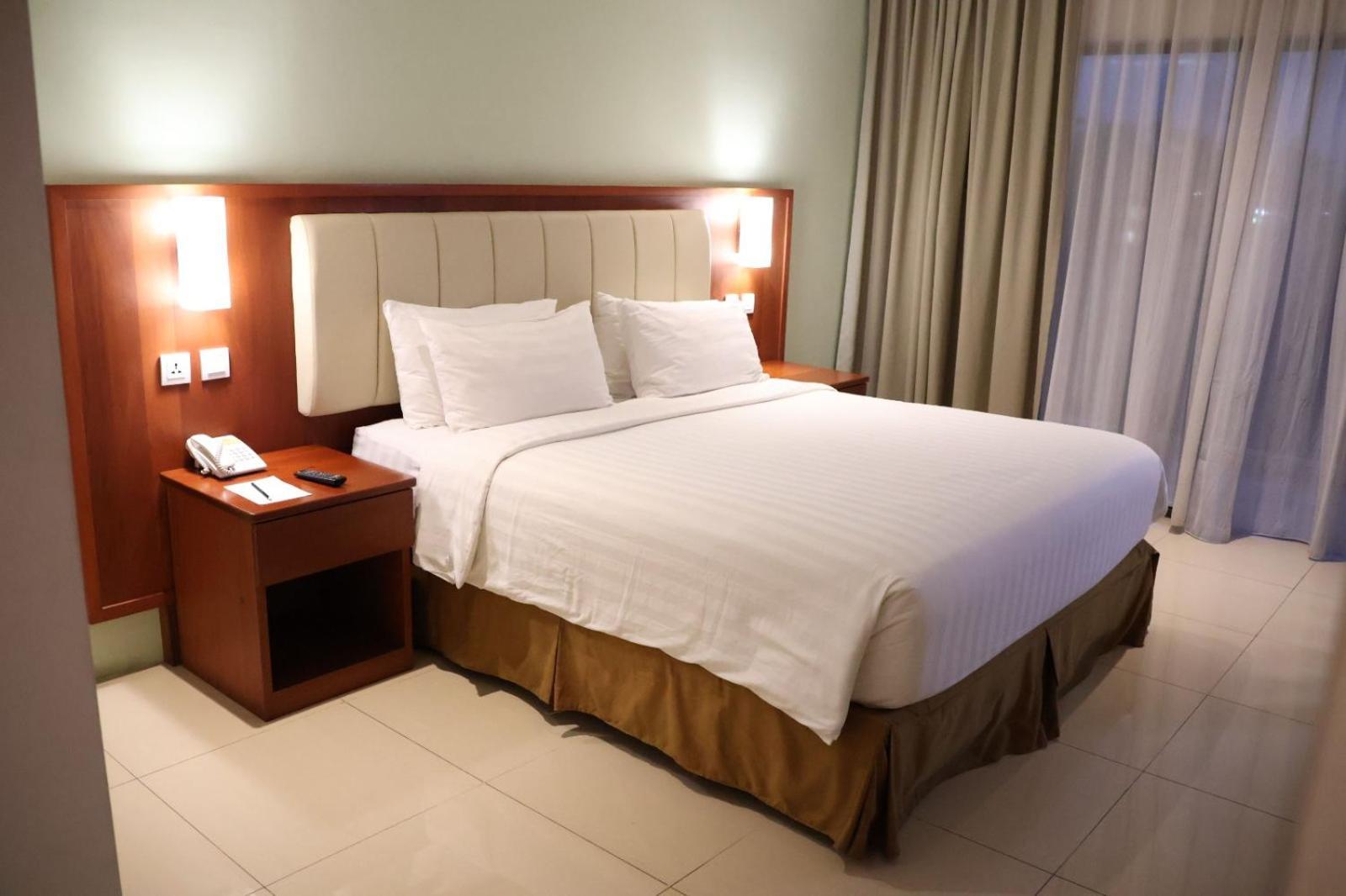 Thong'S Inn Hotel Kualanamu Медан Экстерьер фото