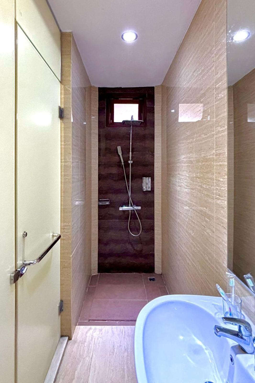 Thong'S Inn Hotel Kualanamu Медан Экстерьер фото