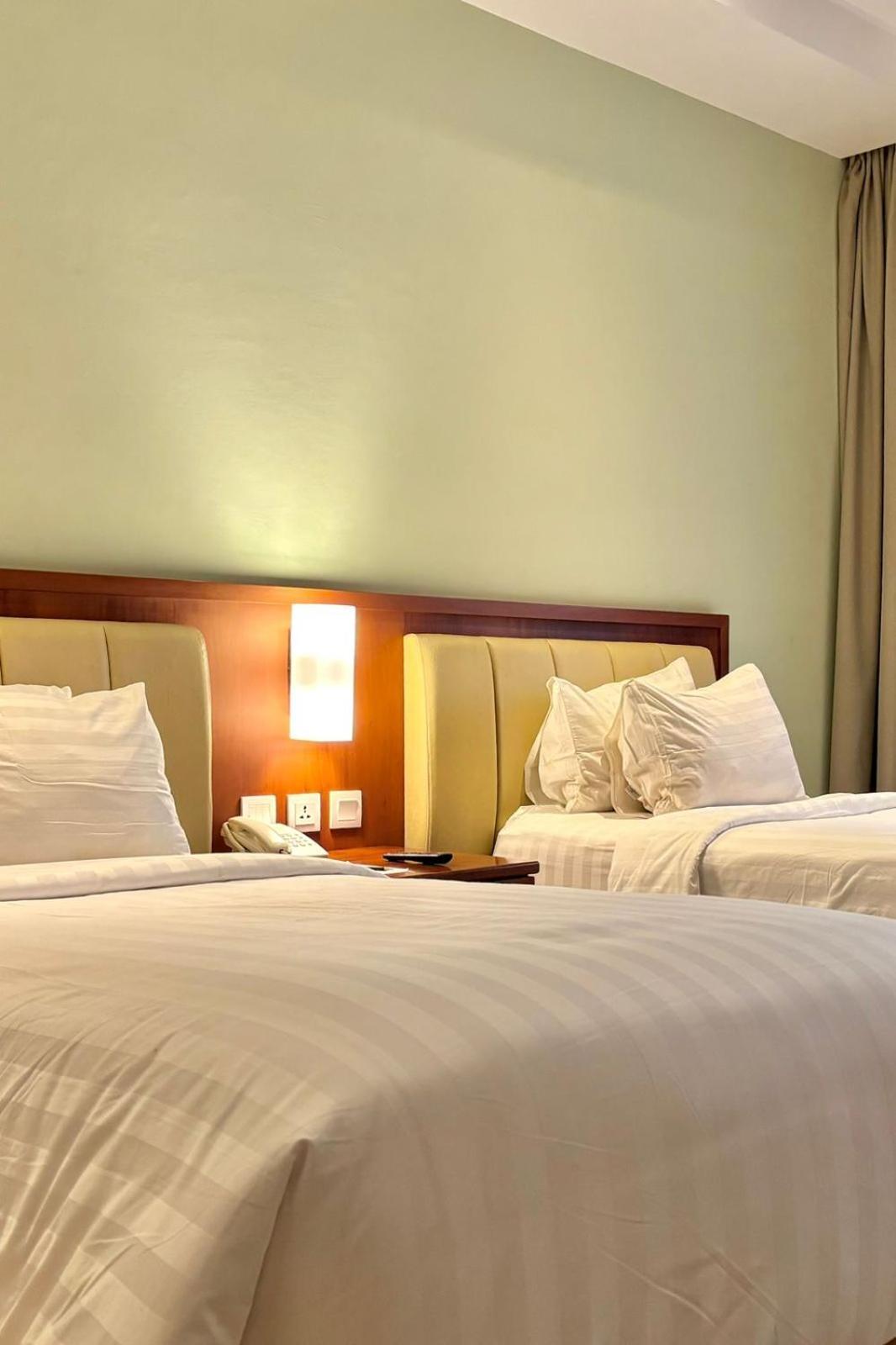 Thong'S Inn Hotel Kualanamu Медан Экстерьер фото