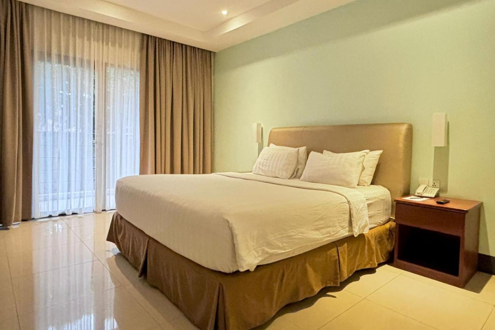 Thong'S Inn Hotel Kualanamu Медан Экстерьер фото