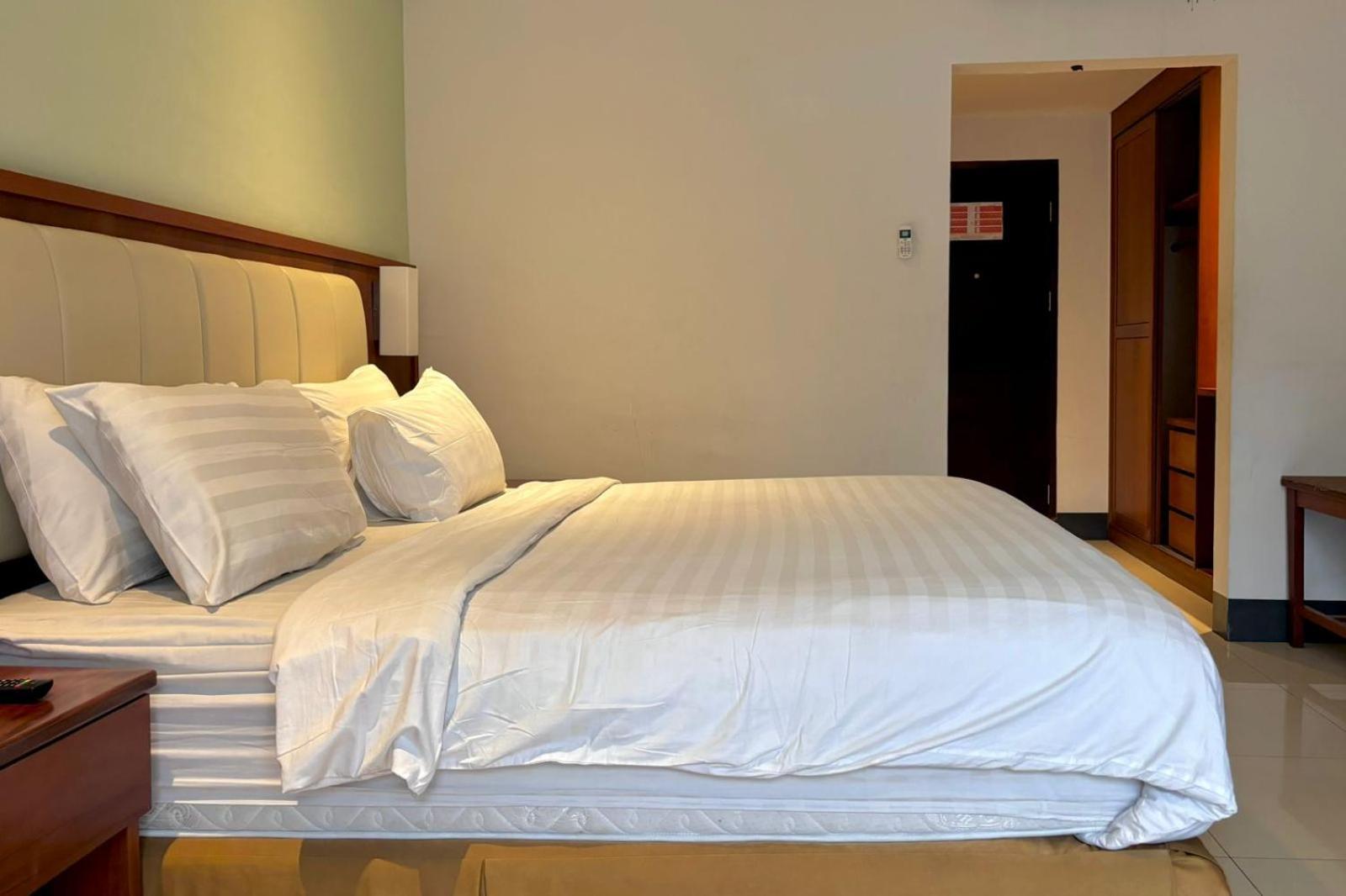 Thong'S Inn Hotel Kualanamu Медан Экстерьер фото