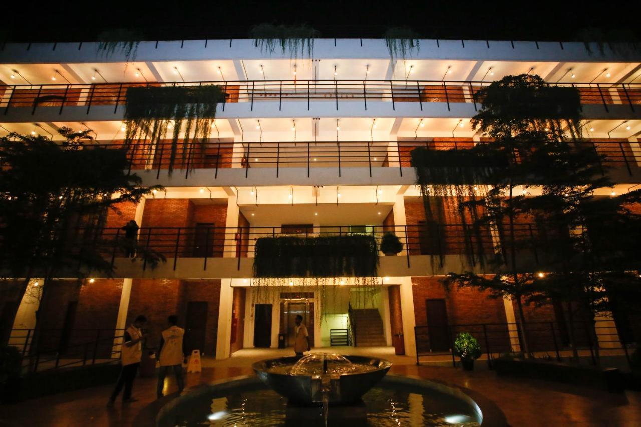 Thong'S Inn Hotel Kualanamu Медан Экстерьер фото